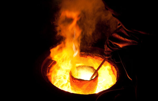 1200px-Gussmetallschmelze